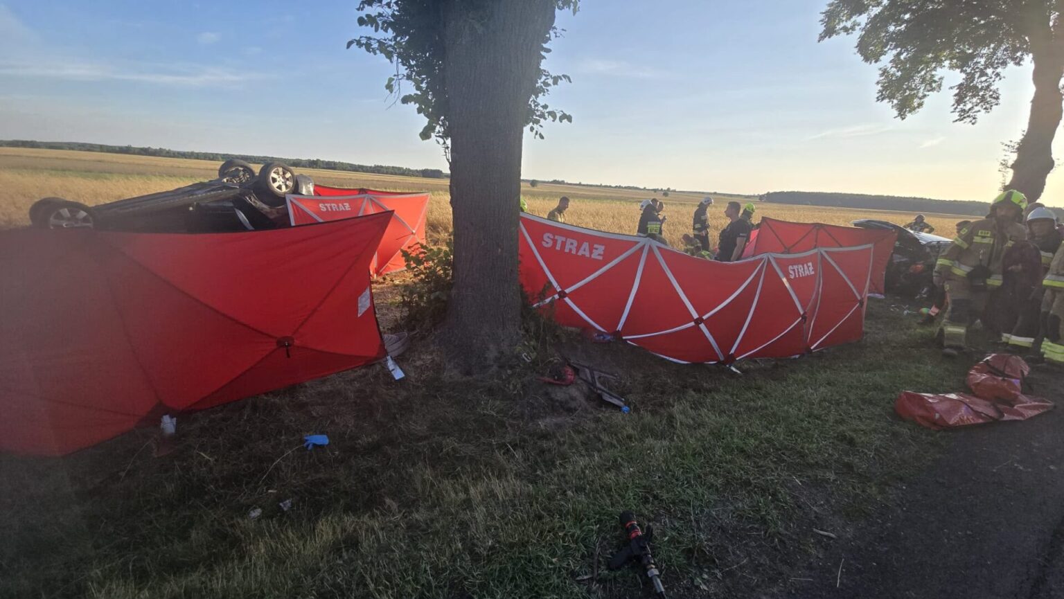 Śmiertelny wypadek w Wójcinie. Zginęło dwoje dzieci, 6 osób rannych Śmiertelny wypadek w Wójcinie
